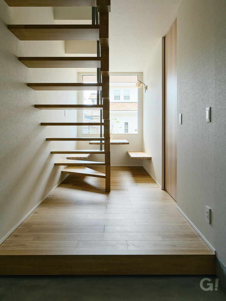 ちょうど良いカフェスペースのある家　ヌック