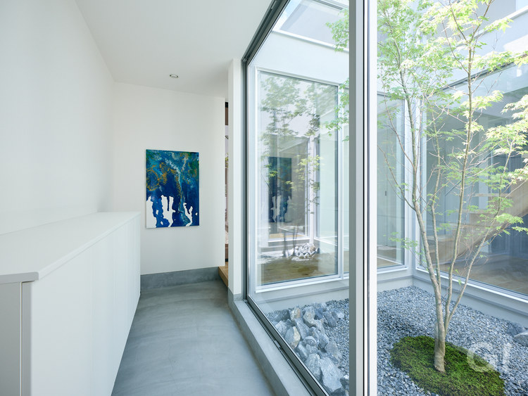 光と風の結（むすび）の家　中庭