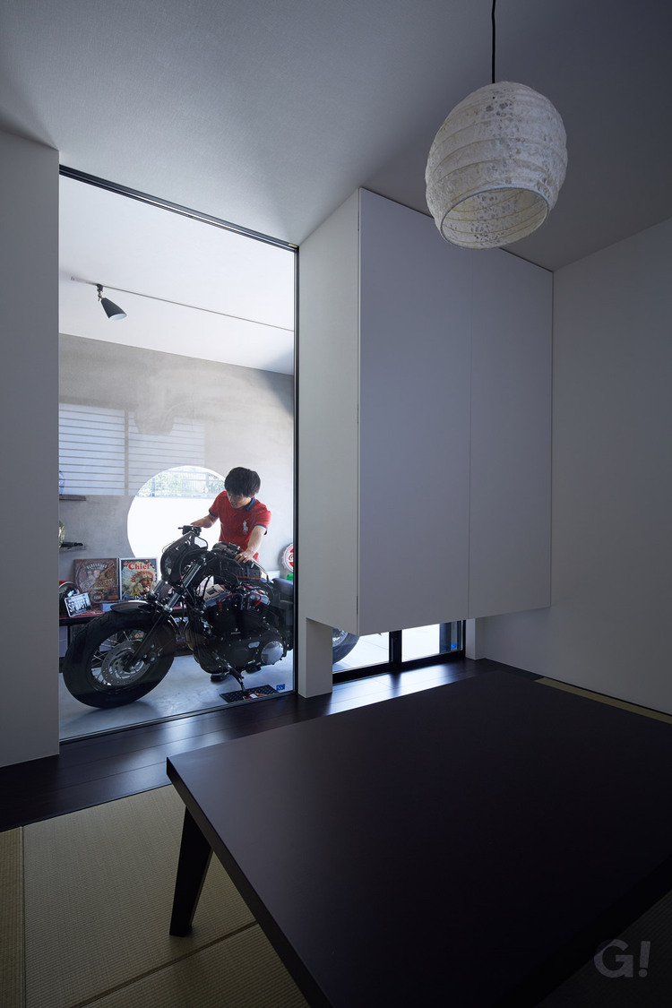 家族とバイクガレージの家／河内長野市