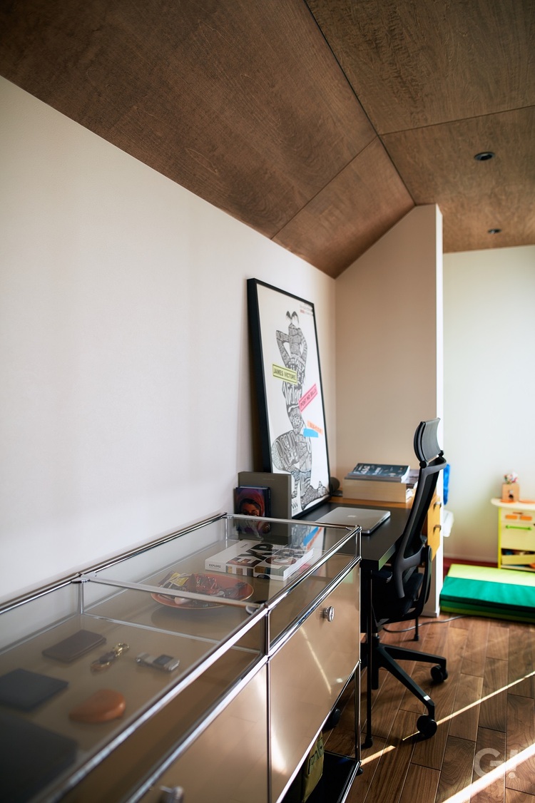 敷地に最大のヴォリュームを挿入した家／豊中市