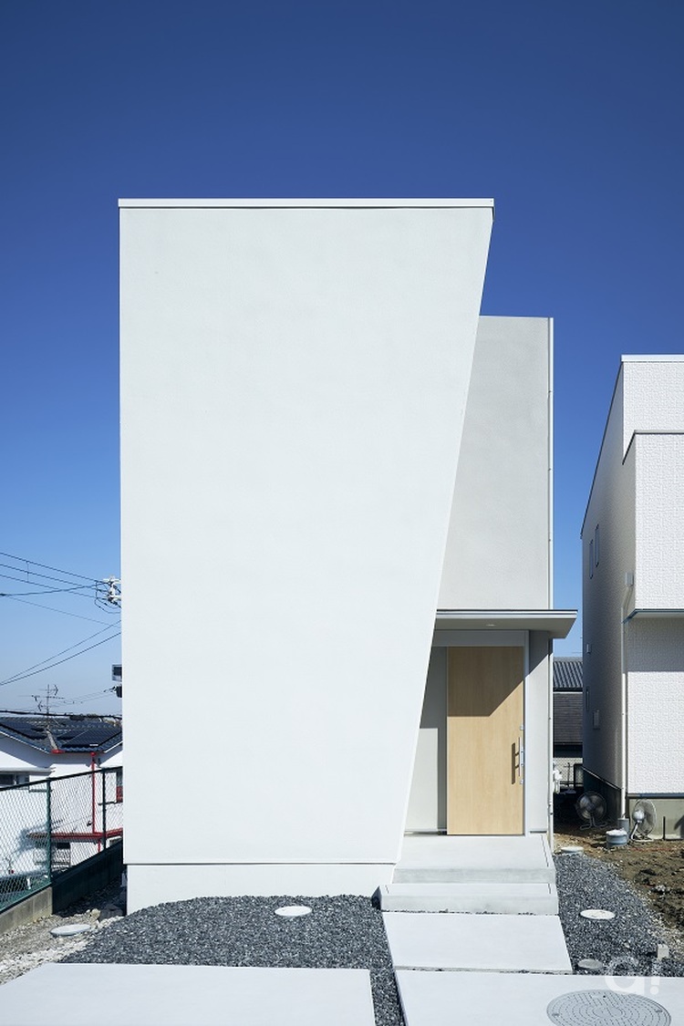 ニュートラルなデザインの家／八尾市　外観・間取り