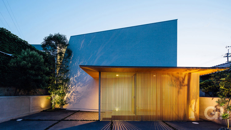 囲炉裏の住宅／大阪府／コートハウス　外観・間取り