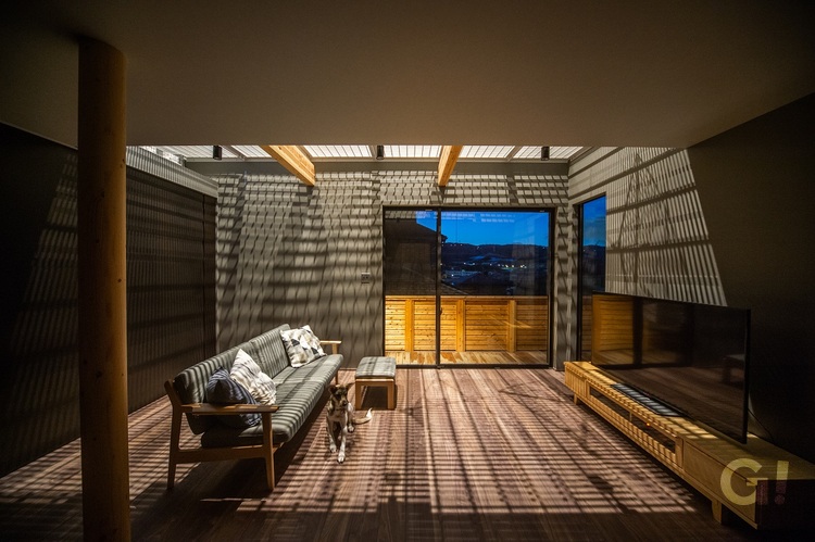 陰影と眺望の家／奈良県　リビング