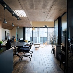 敷地に最大のヴォリュームを挿入した家／豊中市　LDK