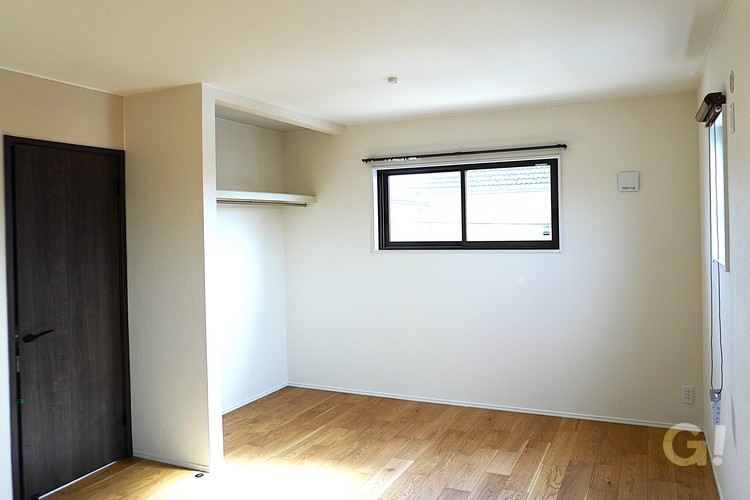 ダークカラーのサッシの内観色の写真