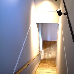 美術館のような階段照明