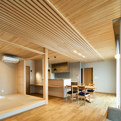 和の趣が薫る、木々のぬくもりに抱かれた美的空間