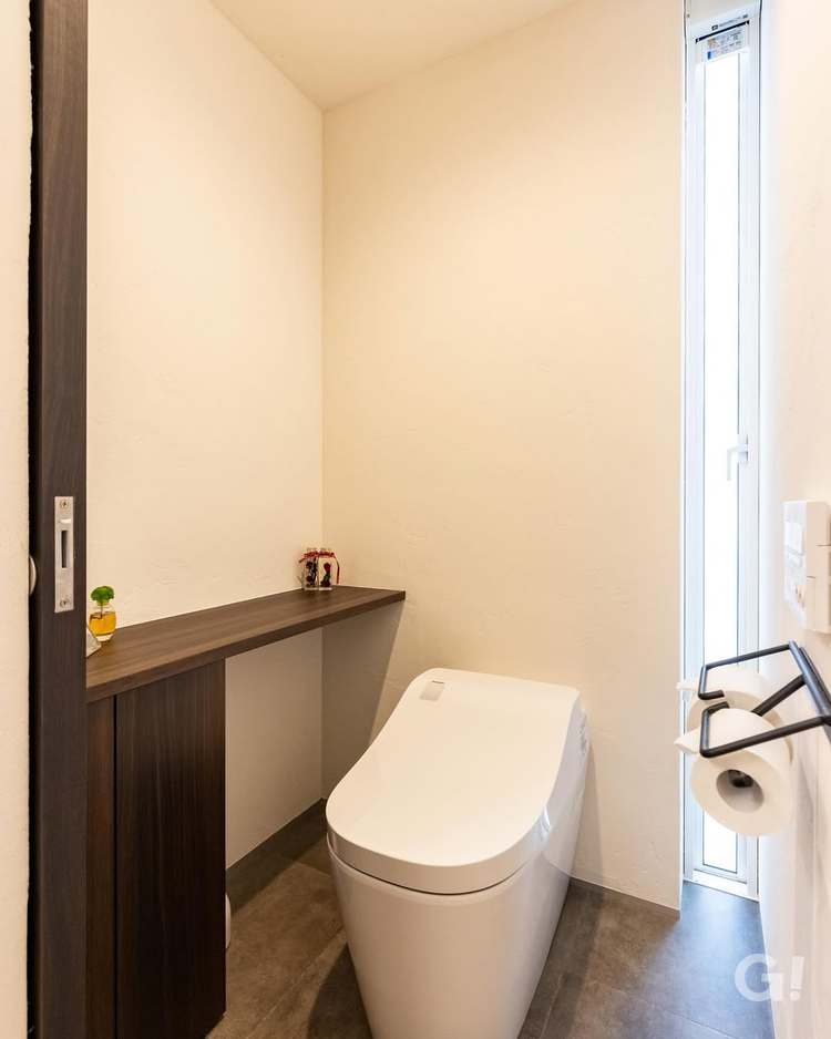 トイレはシンプルに。窓があると明るいですね！