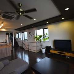 リビングのソファーに座っての眺めも落ち着きますね。