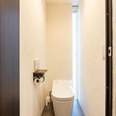 床から天井まで伸びた窓で明るいです。