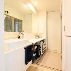 洗面と脱衣室が同じ空間にありますが扉で仕切れます