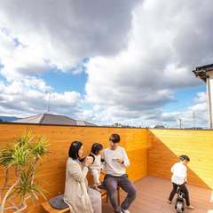 リビング横のデッキスペースは、お庭がわりとしても大活躍です。