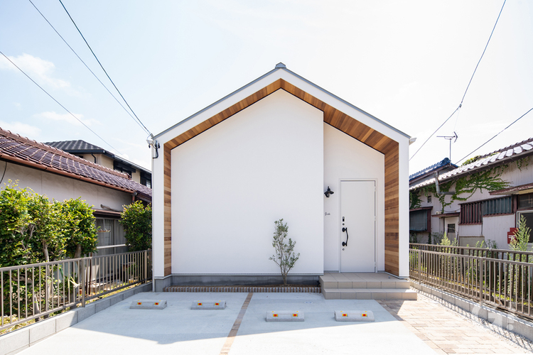 屋根裏収納がある五角形の平屋