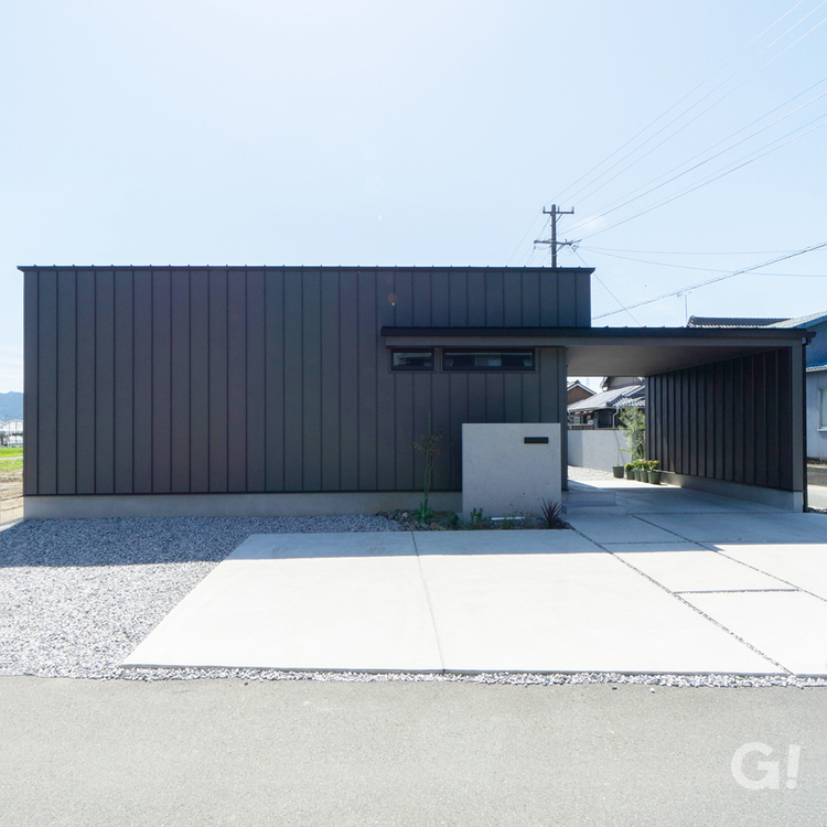 動線を楽しむガルバリウムの平屋