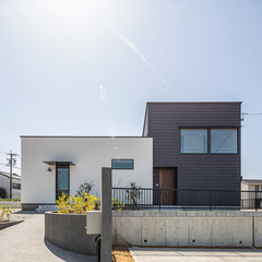 光とピアノの音色がめぐる住まい