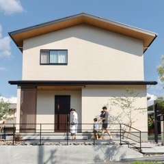 木の温もりを感じる和モダンな外観