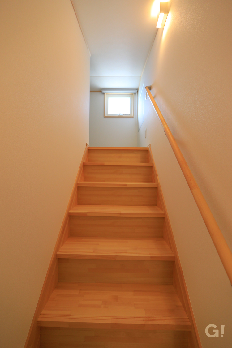 小屋裏収納への階段