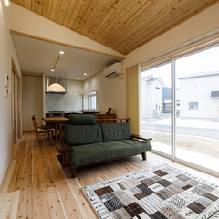 リビング+勾配天井