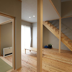 リビングから小屋裏へ続く階段