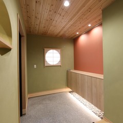 丸窓・那智石のある玄関