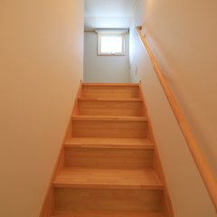 小屋裏収納への階段
