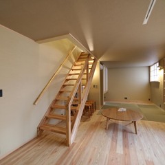 天井高さを抑えた落ち着いたリビング