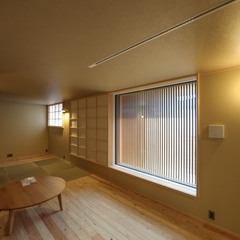 天井高さを抑えた落ち着いたリビング