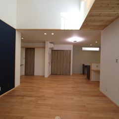 畳コーナーとならぶリビング