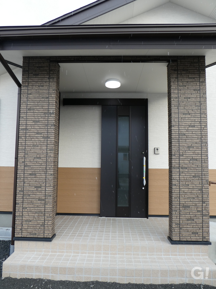 エントランス部分はシックにお洒落に。