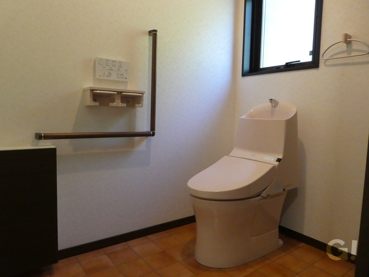 広々した高齢者にも優しいトイレスペース。