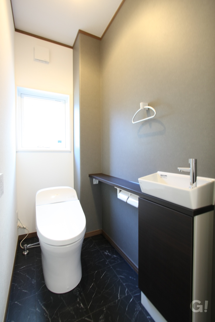シンプルで使い心地の良い1階トイレスペース。