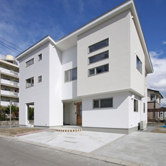 白を基調とした外観のモダンなデザイン