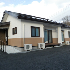 落ち着いたデザインで飽きの来ない外観です。