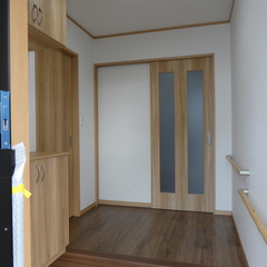 木目調を活かした落ち着きのある玄関。