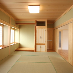木のぬくもりを感じられる和室。