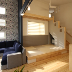 小上がりもあってちょっと和モダン的空間