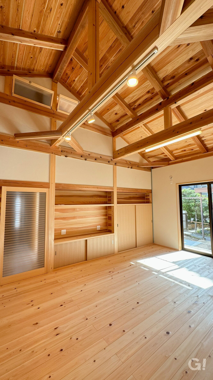 「小屋組現し」が生み出す、開放感あふれるLDK