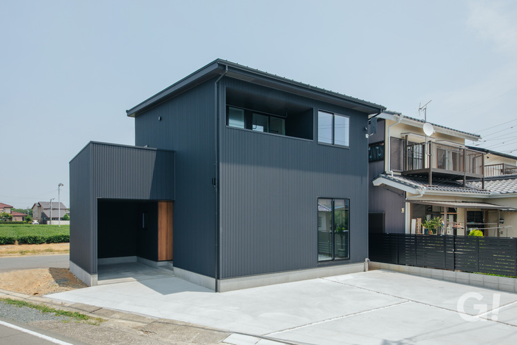 三角形変形地の日当たりと風通しを良くするために、建物の配置を考慮してプランニングした