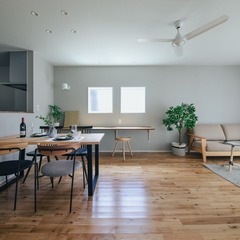 視線が低くなることでより空間を広く感じることができる、床に座る生活を想定してプランニングしたLDK