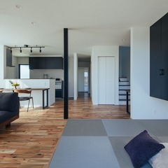 キッチンから見える場所に畳コーナーを配置、子どもが小さいうちはキッズコーナーとしても使える