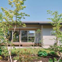 地域に溶け込む大屋根の二世帯住宅