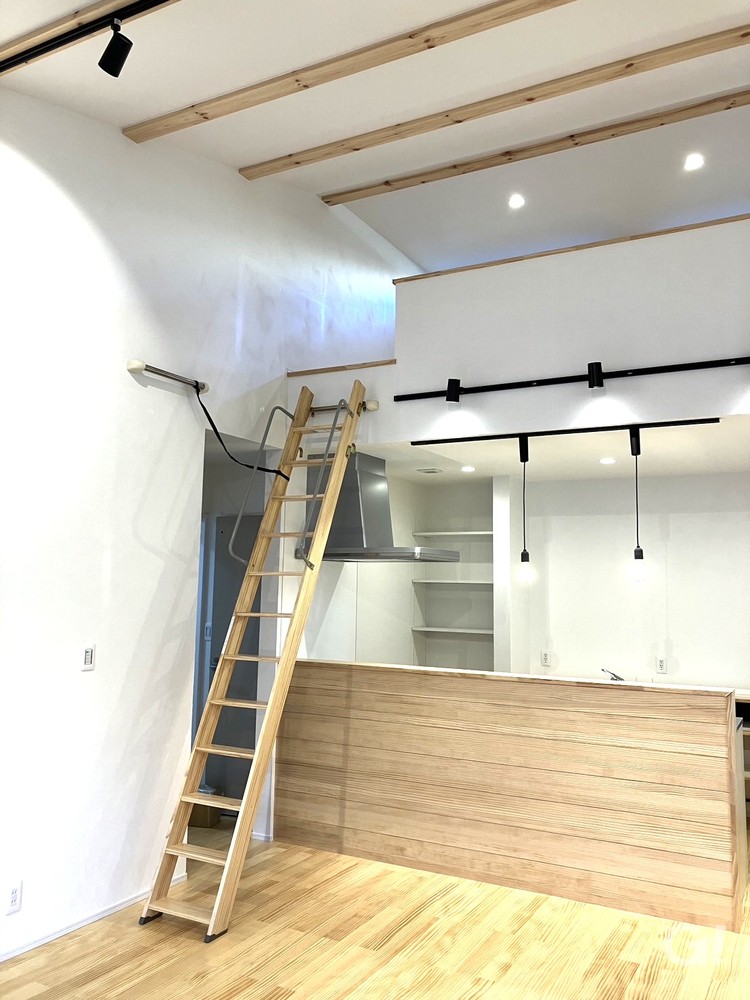 ロフトのある自然素材の平屋