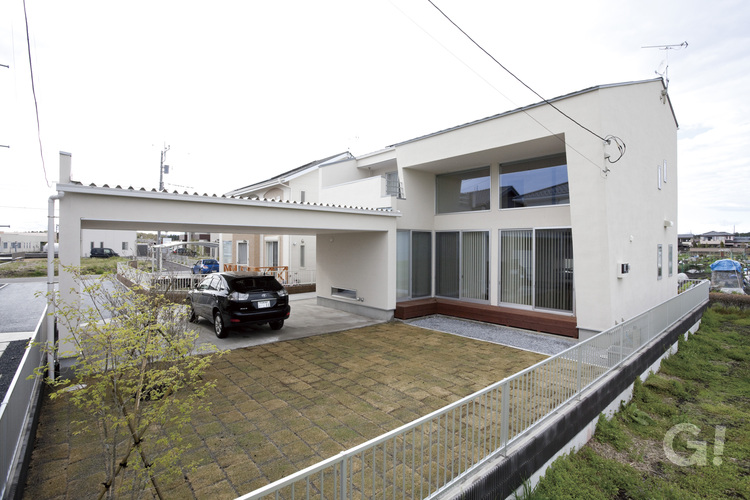 シンプルで清潔感のある白い外壁