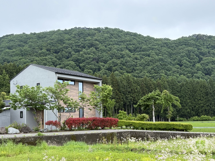 木々のささやきと共に