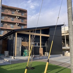 ガルバリウムと自然素材の外観