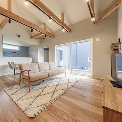 光と木の温もりに包まれる平屋