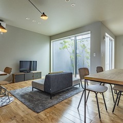 中庭を囲む、北欧風の暮らし