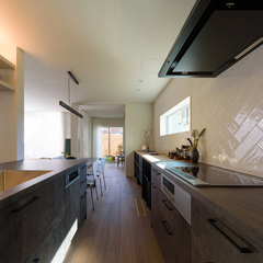 静けさと上質が調和するキッチン