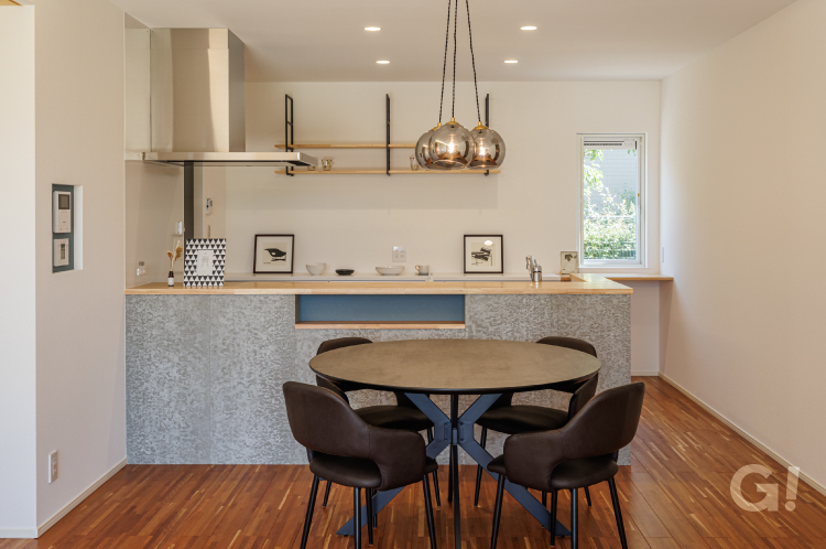 暮らしを彩る、魅せるニッチのあるキッチン