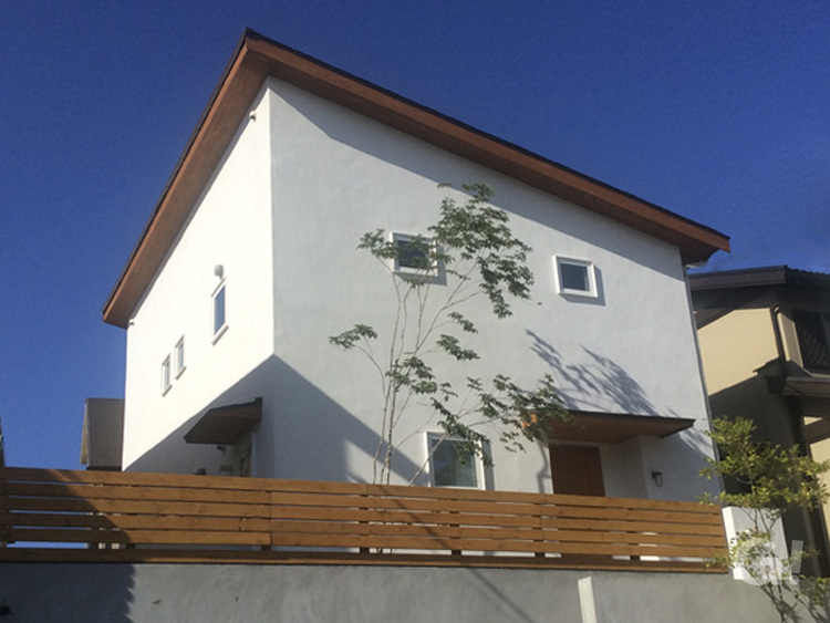片流れ屋根の家